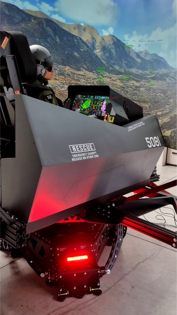 F-35 FIGHTER JET COCKPIT SIMULATOR