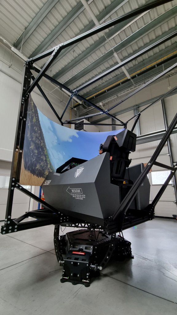 F-35 FIGHTER JET COCKPIT SIMULATOR